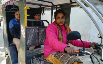 दून की सड़कों पर ई-रिक्शा चलाने वाली पहली महिला बनी गुलिस्तां
