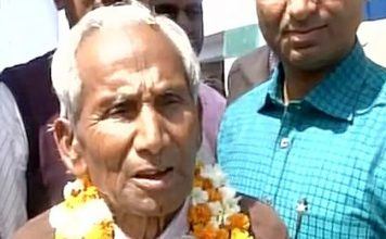 मिसाल: रोजगार मेले में पहुंच आखिर क्यों लाइन में लगे योगी आदित्यनाथ के पिता