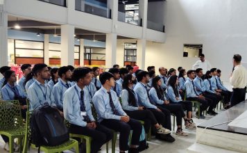 Students acquaint themselves with current IT trends and ethos