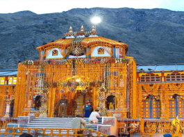 entry from vip gate is closed in barinath temple