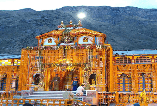 entry from vip gate is closed in barinath temple