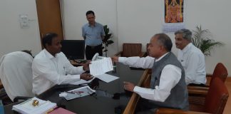 jansangharsh morcha met with commissioner regarding aadhar card
