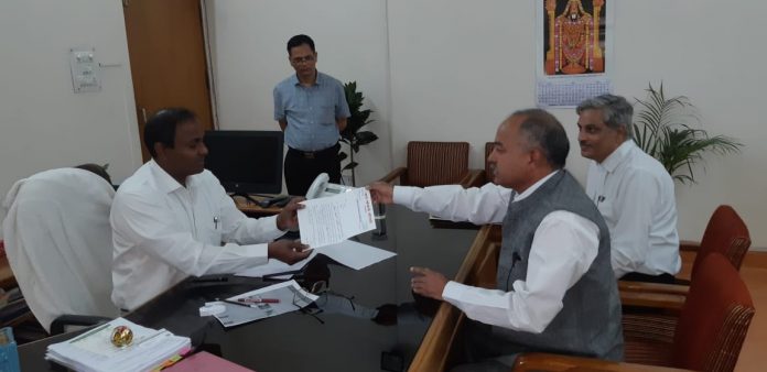 jansangharsh morcha met with commissioner regarding aadhar card