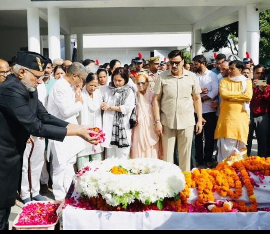 पूर्व मुख्यमंत्री खंडूड़ी को अंतिम विदाई देने उमड़े लोग, उपराष्ट्रपति, राज्यपाल व मुख्यमंत्री ने दी श्रद्धांजलि