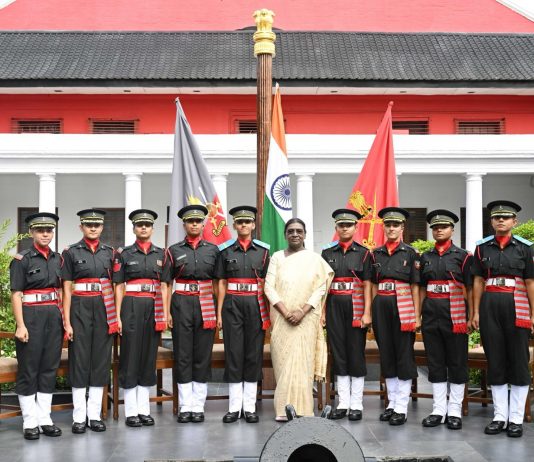 वीरता और विवेक को जीवन का मार्गदर्शक बनाएं युवा अधिकारीः राष्ट्रपति